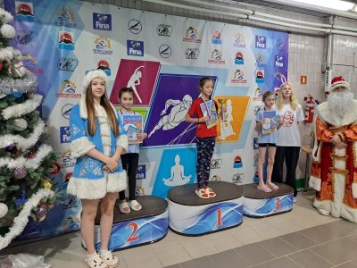 Дед Мороз и Снегурочка посетили детские старты  «Весёлые осьминожки»